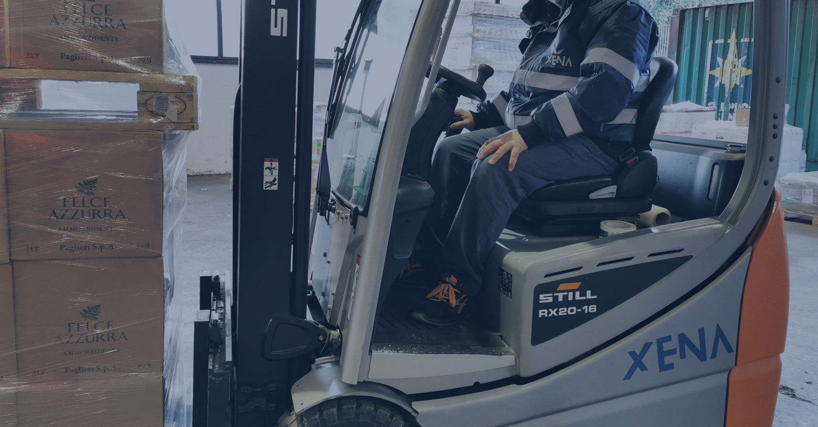 Controlli remoti sui carrelli nella logistica di magazzino